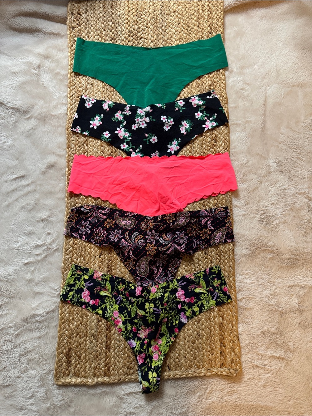 Victoria's Secret 5 Thongs Set